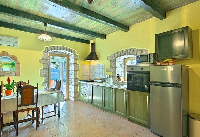 Charming Cottage With Pool Near Tinjan & The Beach