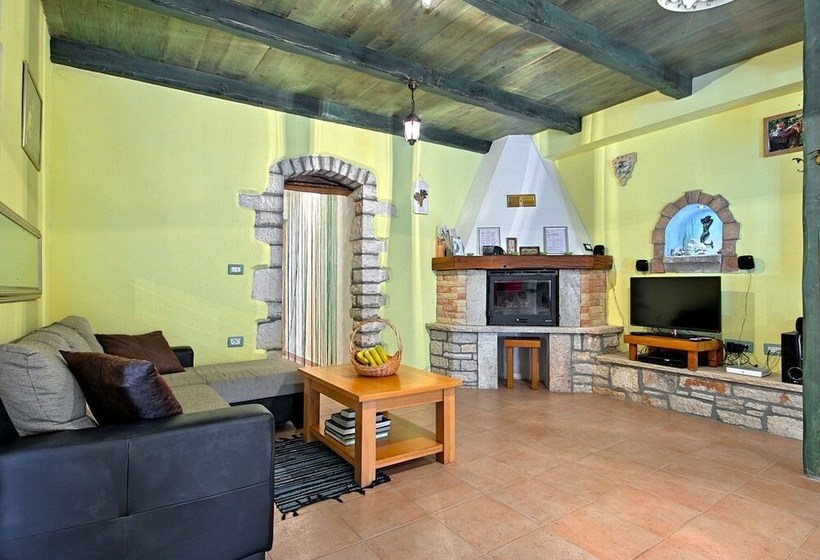 Charming Cottage With Pool Near Tinjan & The Beach