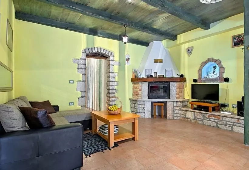 Charming Cottage With Pool Near Tinjan & The Beach