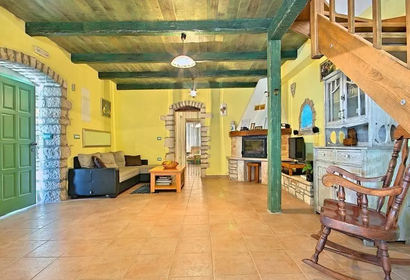 Charming Cottage With Pool Near Tinjan & The Beach