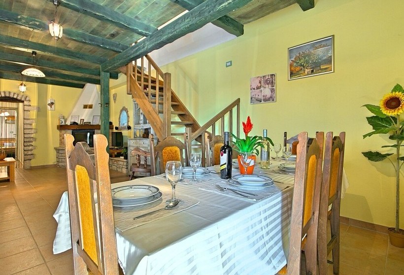 Charming Cottage With Pool Near Tinjan & The Beach
