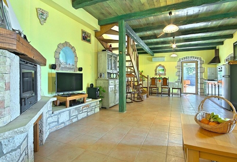 Charming Cottage With Pool Near Tinjan & The Beach