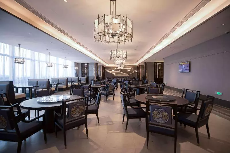 Hotelli Howard Johnson By Wyndham Bayan Plaza Qidong