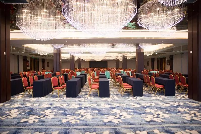 Hotelli Howard Johnson By Wyndham Bayan Plaza Qidong