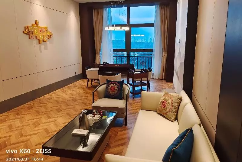 Hotelli Howard Johnson By Wyndham Bayan Plaza Qidong
