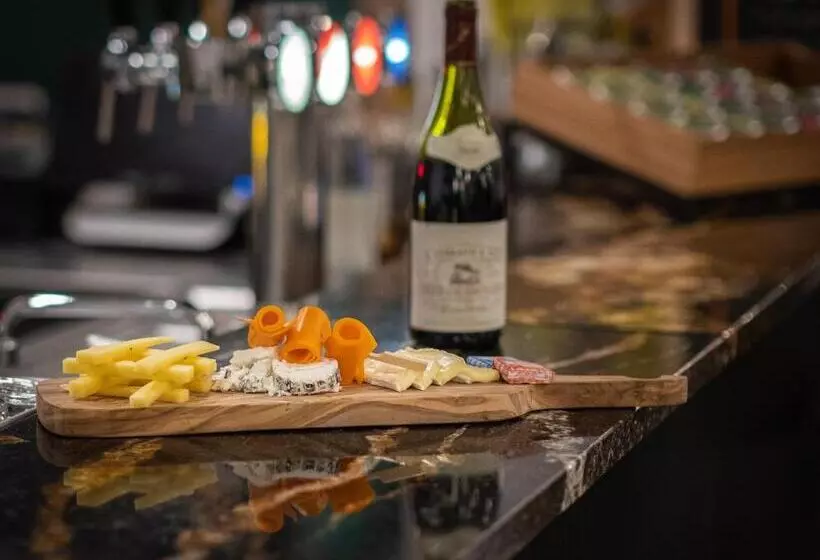 ホテル Kyriad Lyon Ouest  Limonest