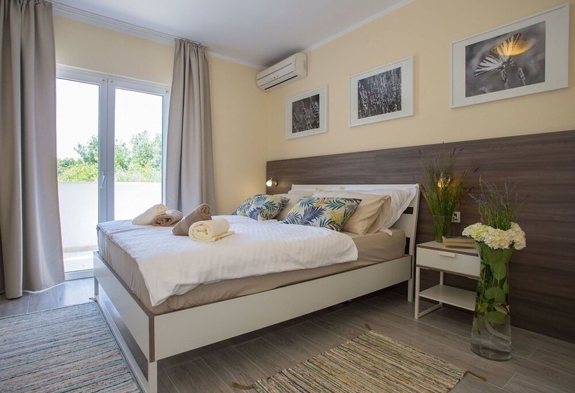 Beautiful Decorated Villa For 8 Persons With Private Pool In A Quiet Location