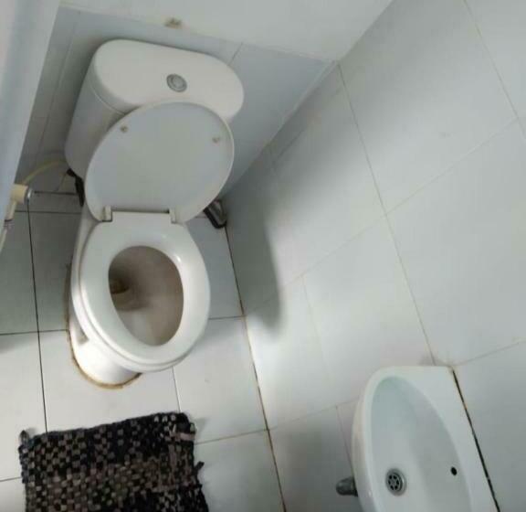 ホテル Aeropolis By Nita Rooms