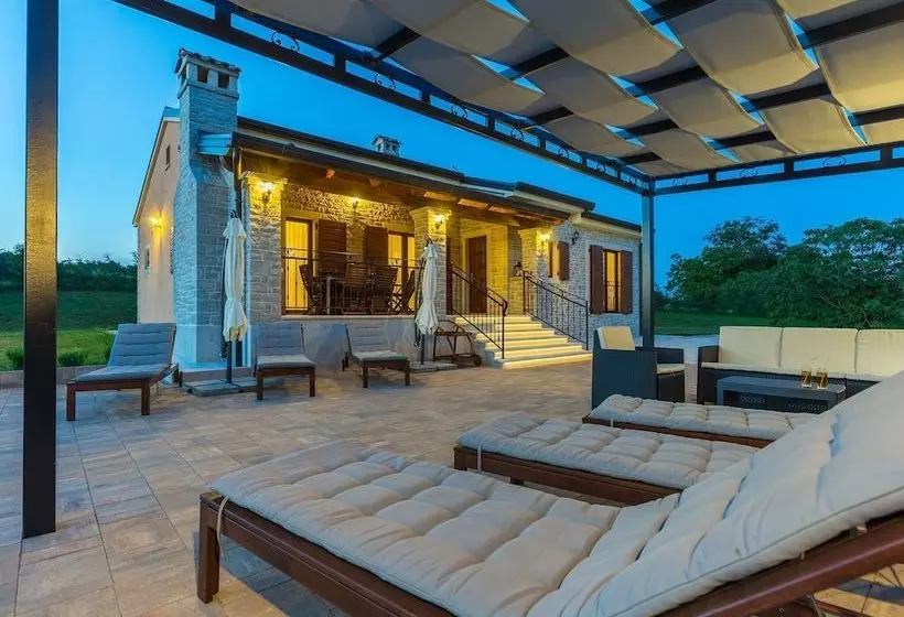 Villa With Private Pool In Istria, Quiet Location, Large Garden, Terrace, Bbq