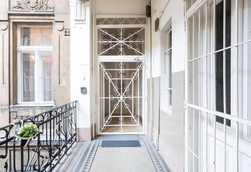 فندق Budapest Panorama Central