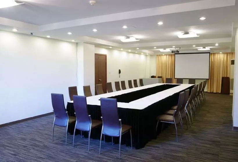 호텔 Jin Jiang Inn Hongkou Football Stadium