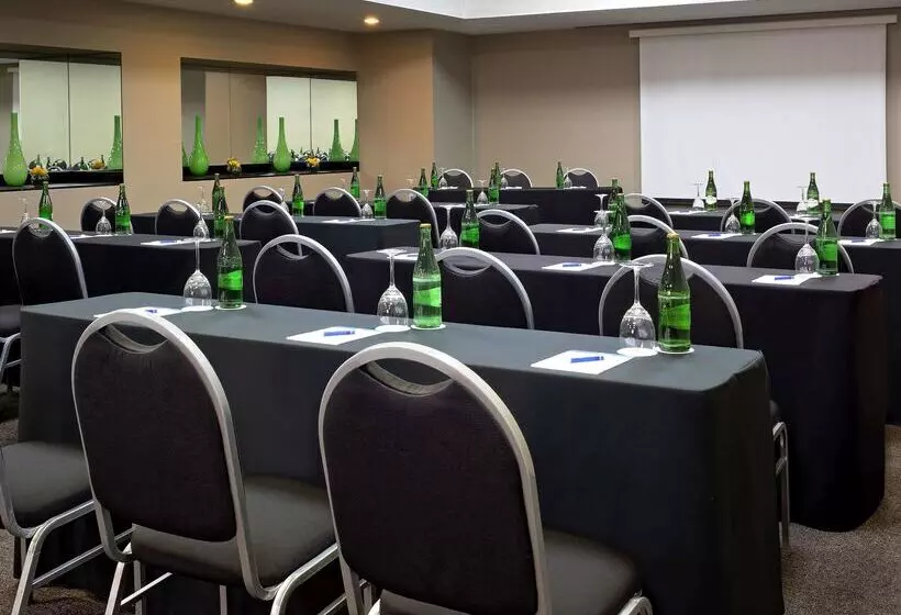 هتل NH Buenos Aires 9 De Julio