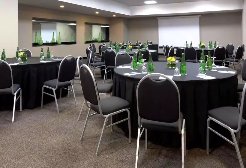 هتل NH Buenos Aires 9 De Julio