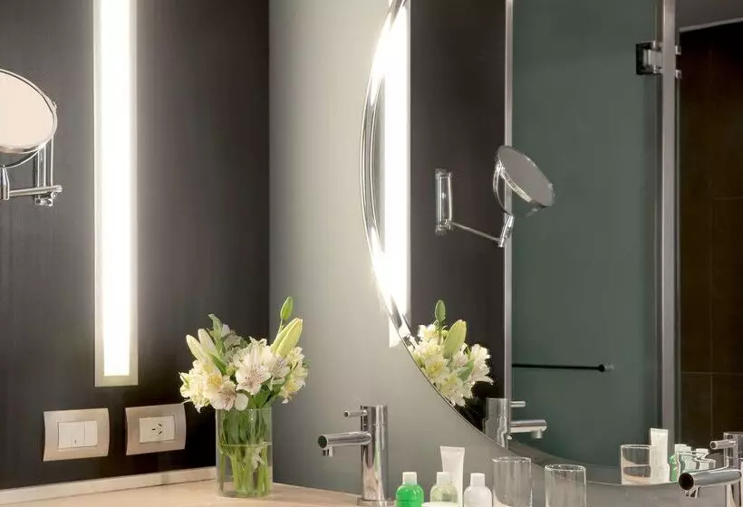 هتل NH Buenos Aires 9 De Julio