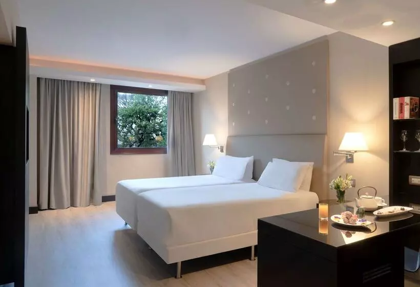 هتل NH Buenos Aires 9 De Julio