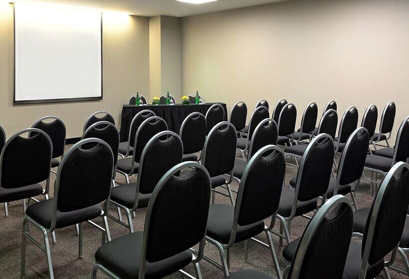 هتل NH Buenos Aires 9 De Julio