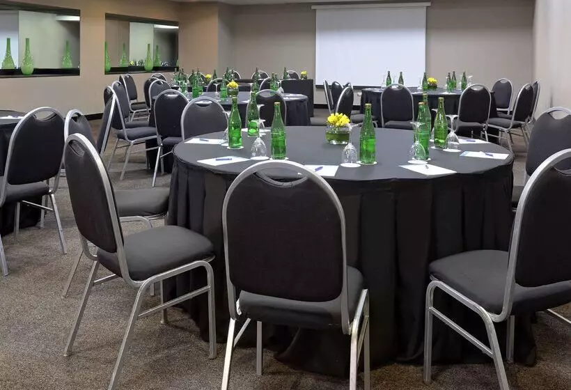 هتل NH Buenos Aires 9 De Julio