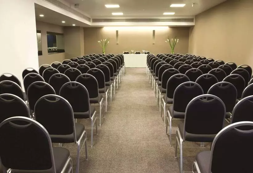 هتل NH Buenos Aires 9 De Julio