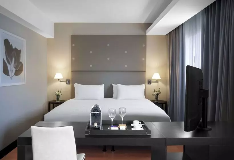 هتل NH Buenos Aires 9 De Julio