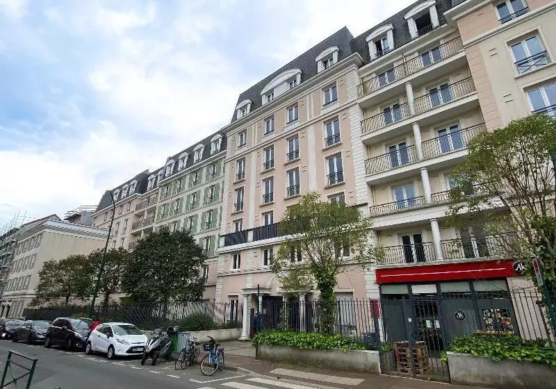 בית מלון כפרי Paris Saintmaurice