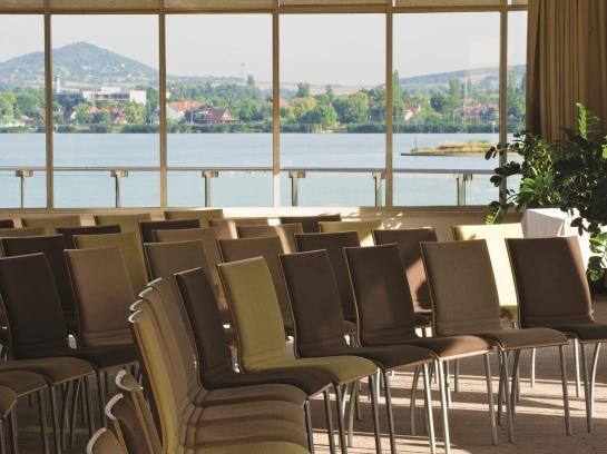 Hotel Velence Resort & Spa