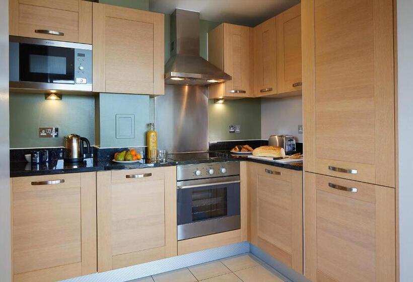 Marlin Aldgate Tower Bridge