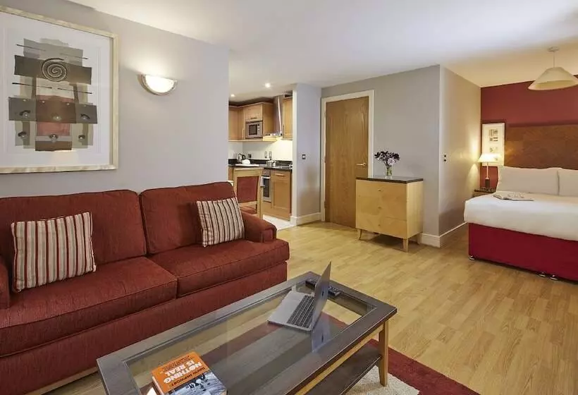 Marlin Aldgate Tower Bridge