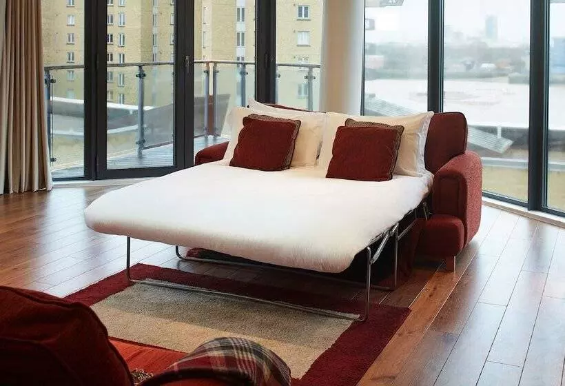 Marlin Aldgate Tower Bridge