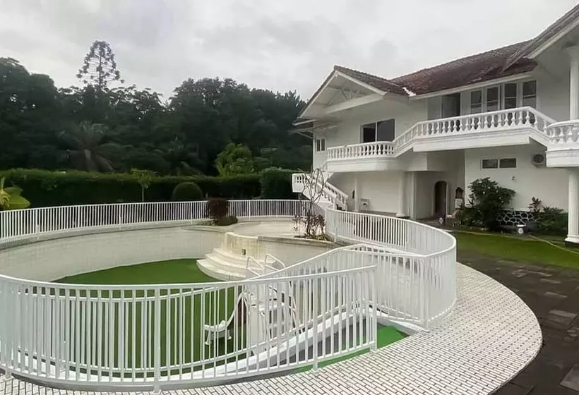 Hotel Reddoorz Plus @ Megamendung Puncak 2