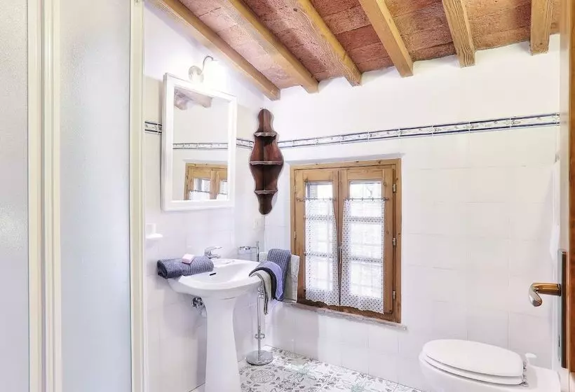 Luxurious Cottage In Palaia With Pool
