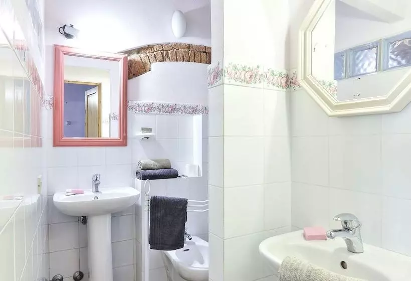 Luxurious Cottage In Palaia With Pool