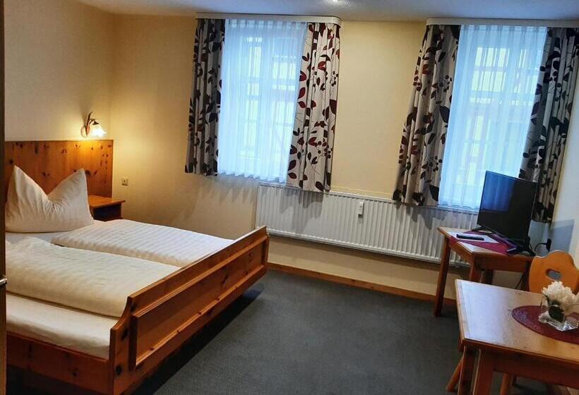 بنسيون Altstadthotel Garni Frankfurter Hof