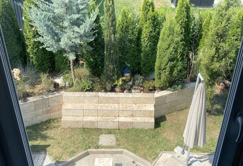 Пансион Boutique Apartment Haus