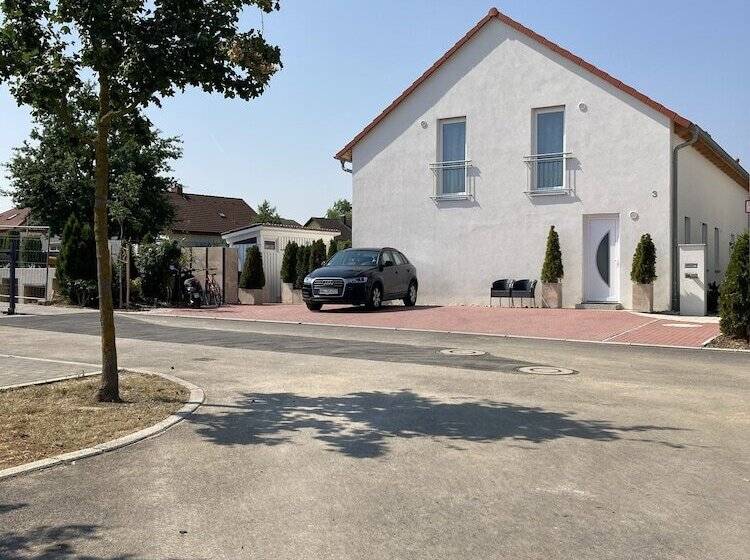 Пансион Boutique Apartment Haus