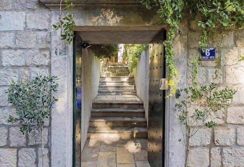 پانسیون Heritage Villa Nobile