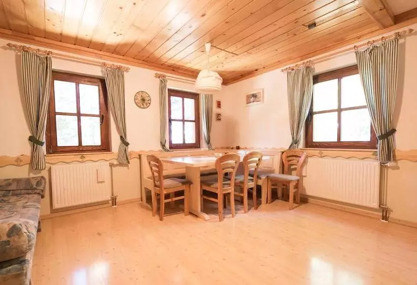 هتل Apartmajska Hiša Muštrinka