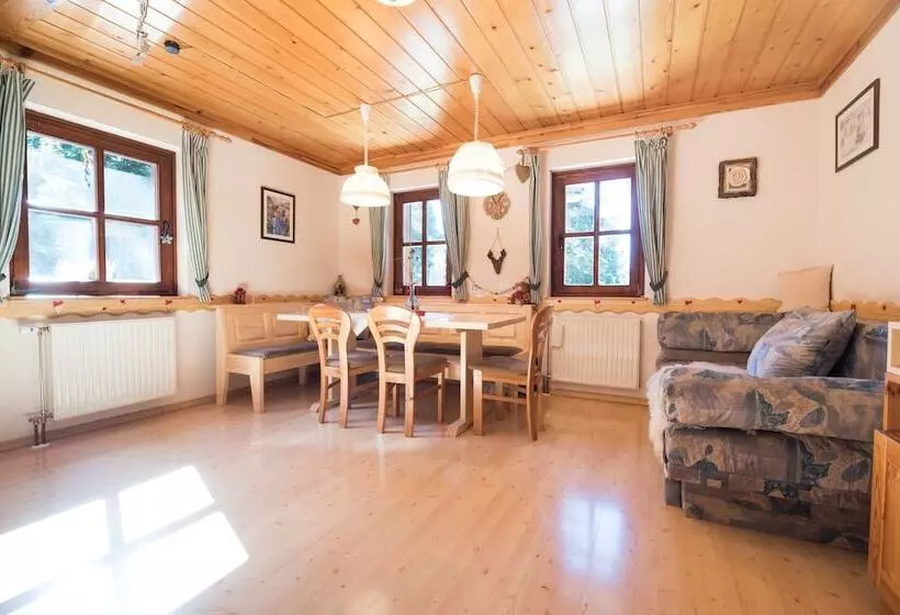 هتل Apartmajska Hiša Muštrinka