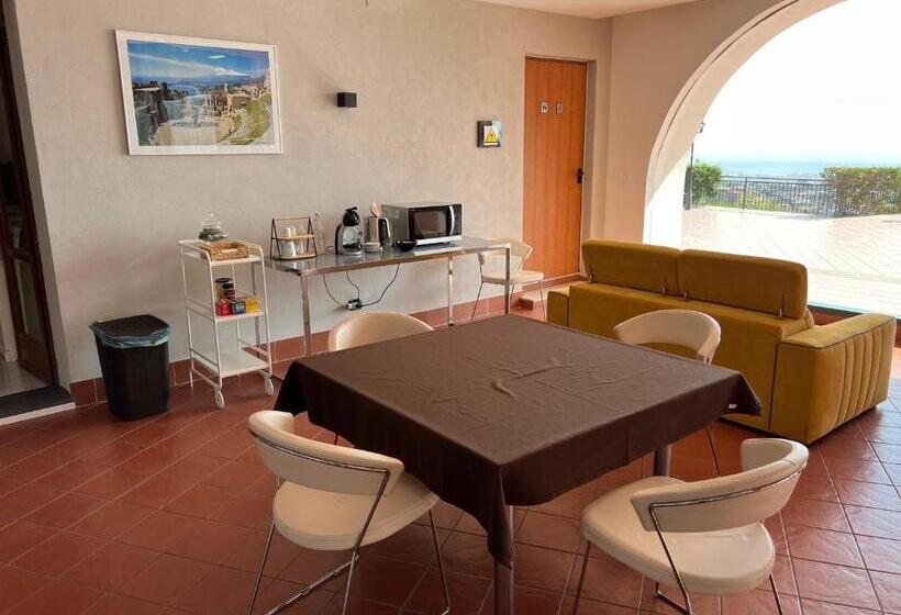 بنسيون Villa Leucatia