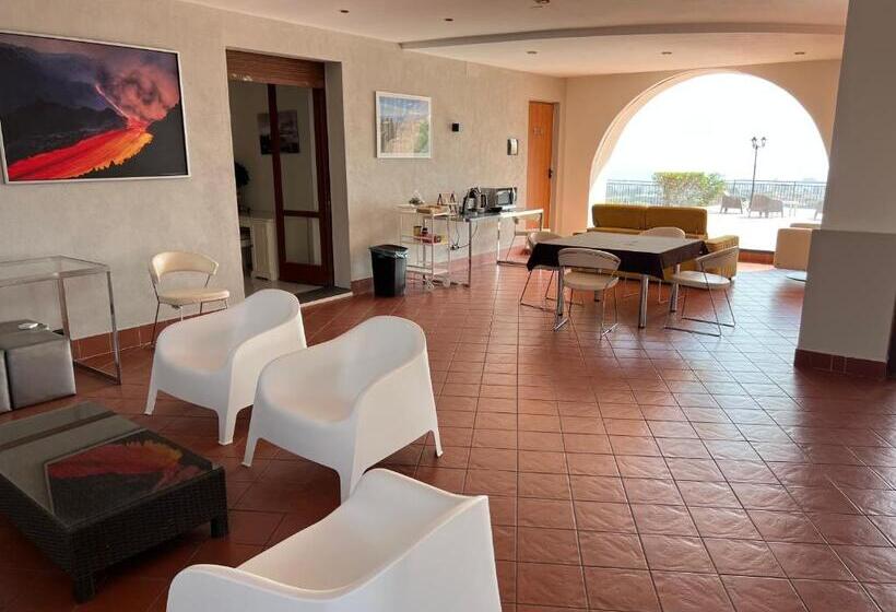 بنسيون Villa Leucatia