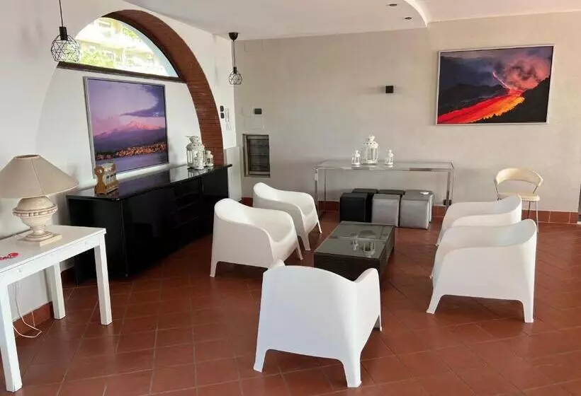 ペンション Villa Leucatia