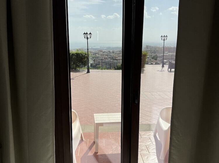 بنسيون Villa Leucatia