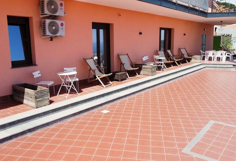 بنسيون Villa Leucatia