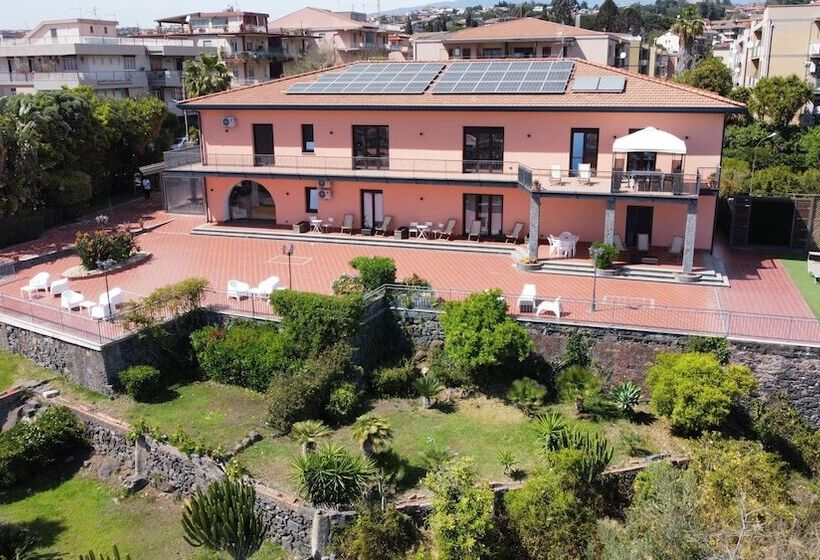 بنسيون Villa Leucatia