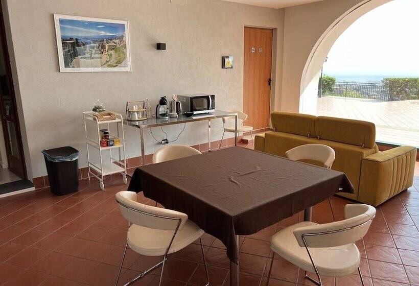 بنسيون Villa Leucatia