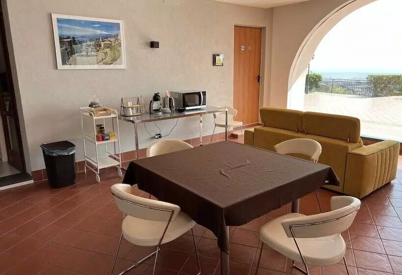 ペンション Villa Leucatia