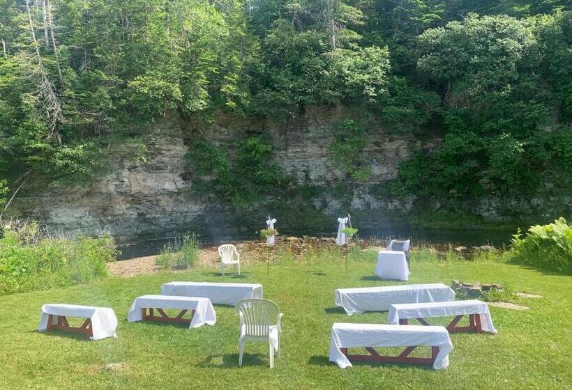 فندق Rocky Brook Acres