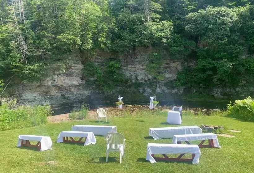 Hotelli Rocky Brook Acres