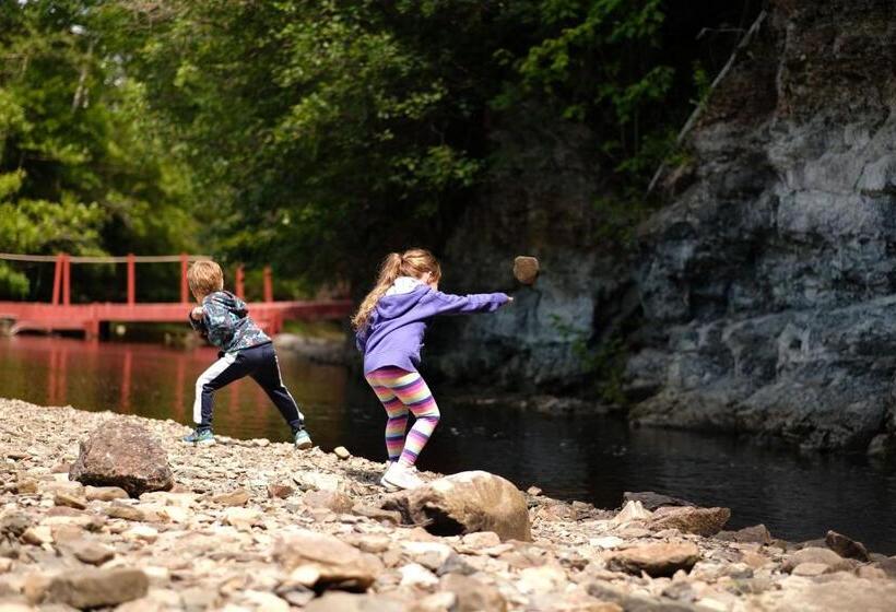 فندق Rocky Brook Acres