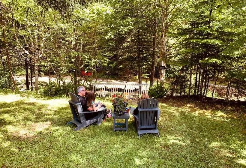 Hotelli Rocky Brook Acres