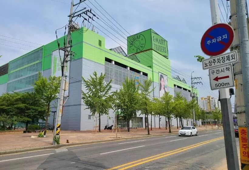 پانسیون Chenal Motel